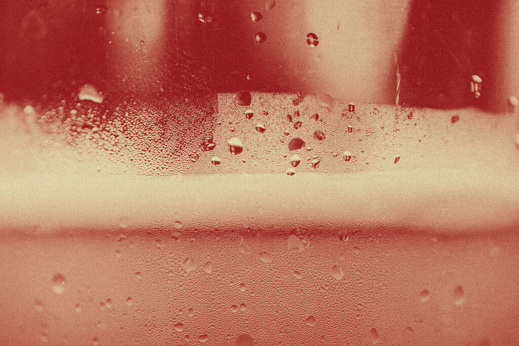 Close up image of bubbles in an alcoholic drink